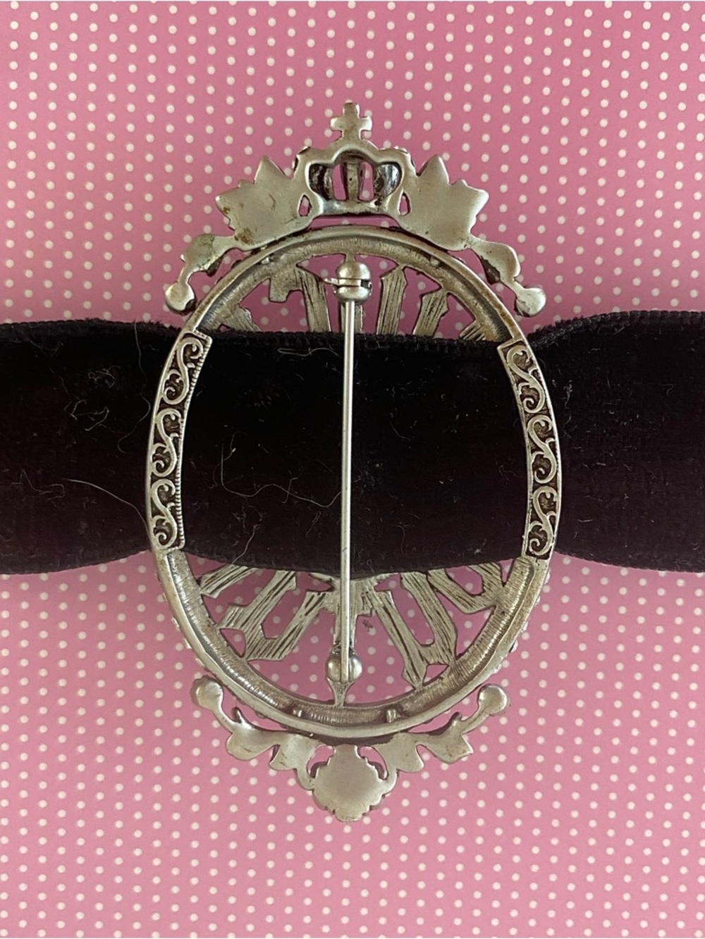 Vintage Juicy Couture Silver-Tone Oval Brooch with Swarovski Crystals - Picture 2 of 7